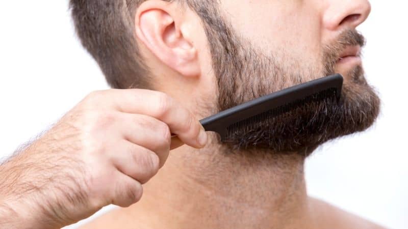 Come pettinare la barba corta?