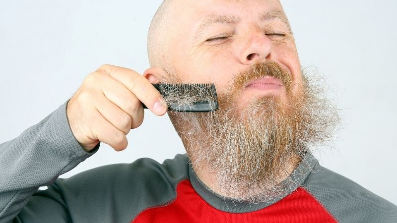 Come pettinare la barba crespa?